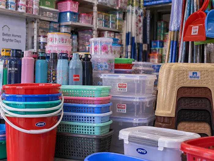 प्लास्टिक और घरेलू सामान की दुकान में बिलिंग और स्टॉक के लिए StoreMitr का इस्तेमाल