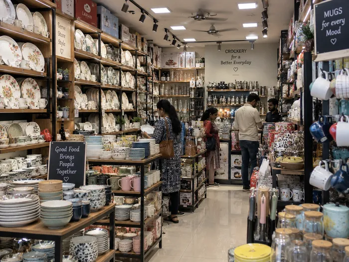 क्रॉकरी की दुकान में बिलिंग और स्टॉक के लिए StoreMitr का इस्तेमाल